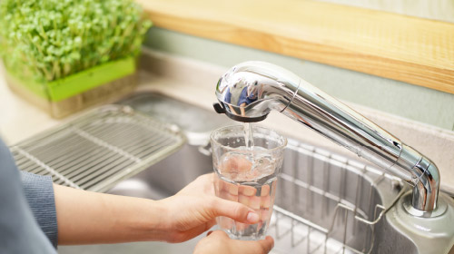 水道水に含まれる塩素の役割とは？体への影響と家庭でできる対策